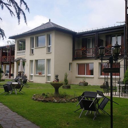 Hostellerie Saint Clement Vic-sur-Cère Zewnętrze zdjęcie