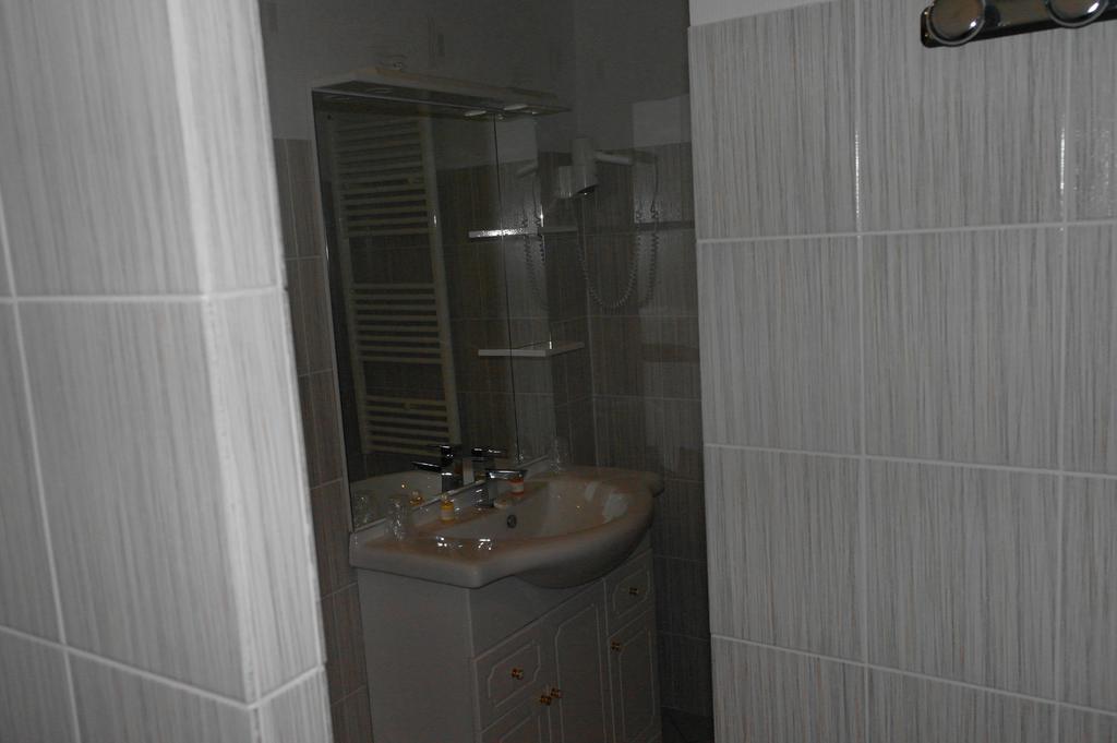 Hostellerie Saint Clement Vic-sur-Cère Zewnętrze zdjęcie