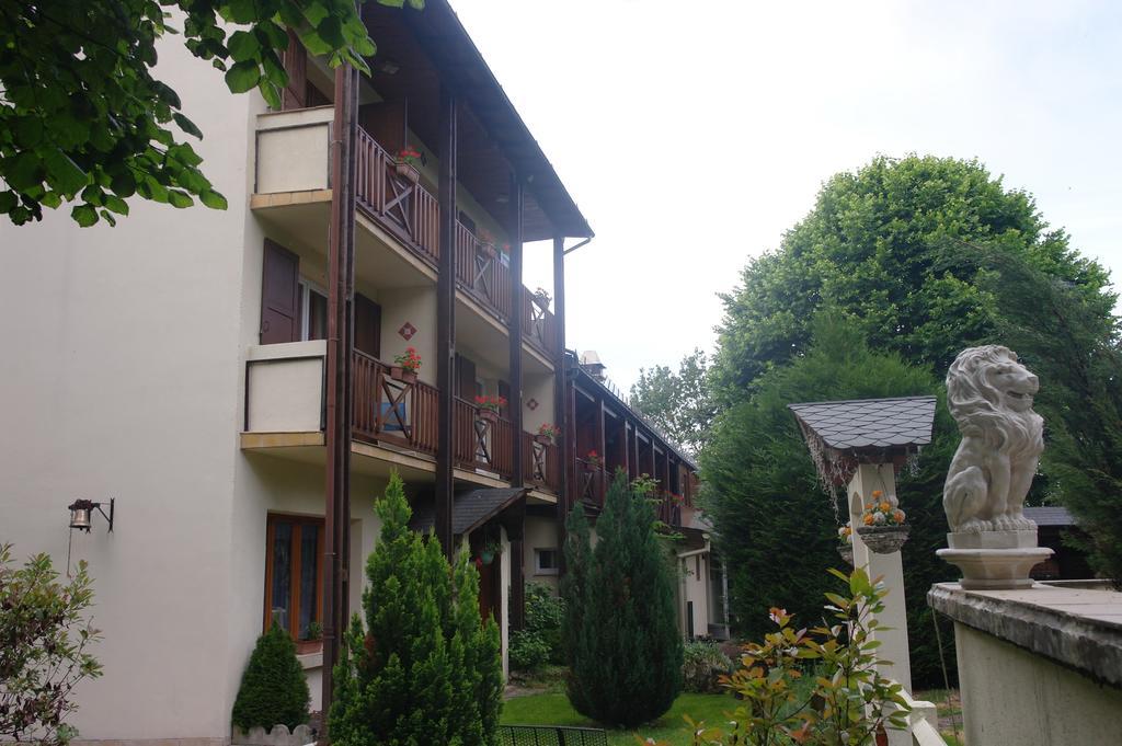 Hostellerie Saint Clement Vic-sur-Cère Zewnętrze zdjęcie