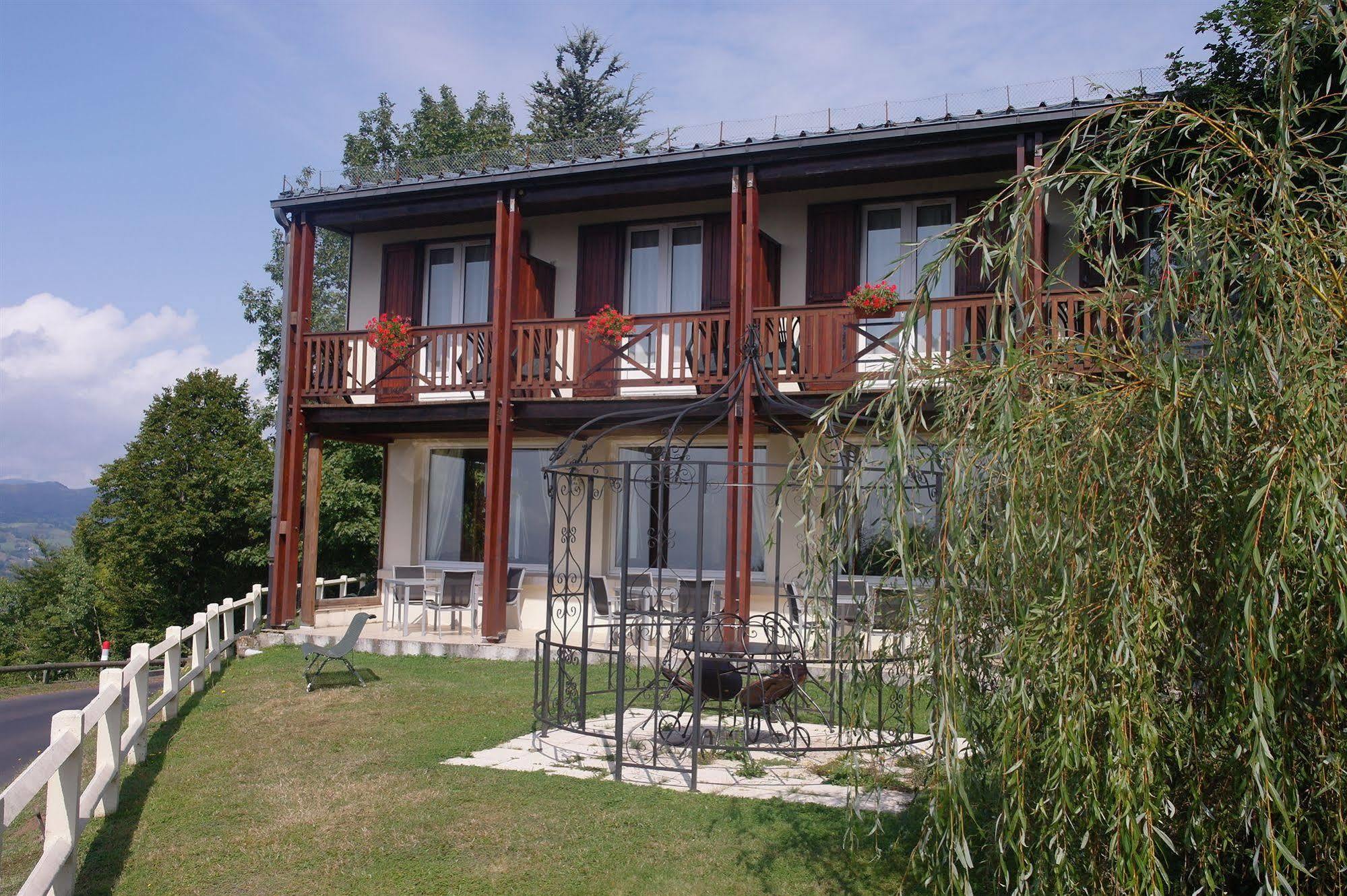 Hostellerie Saint Clement Vic-sur-Cère Zewnętrze zdjęcie