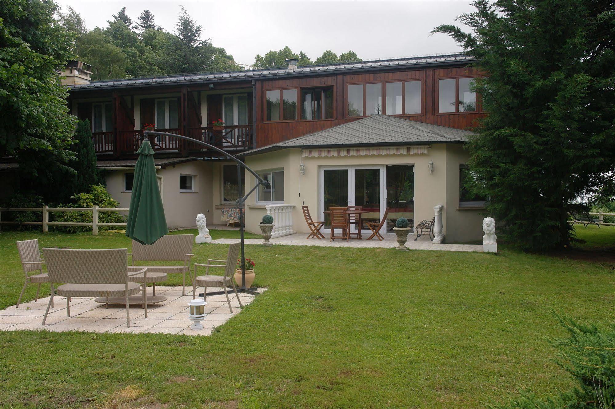Hostellerie Saint Clement Vic-sur-Cère Zewnętrze zdjęcie