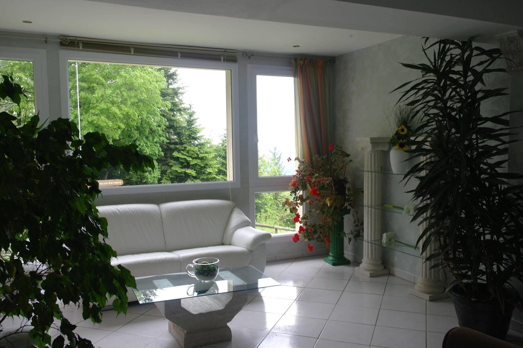 Hostellerie Saint Clement Vic-sur-Cère Zewnętrze zdjęcie