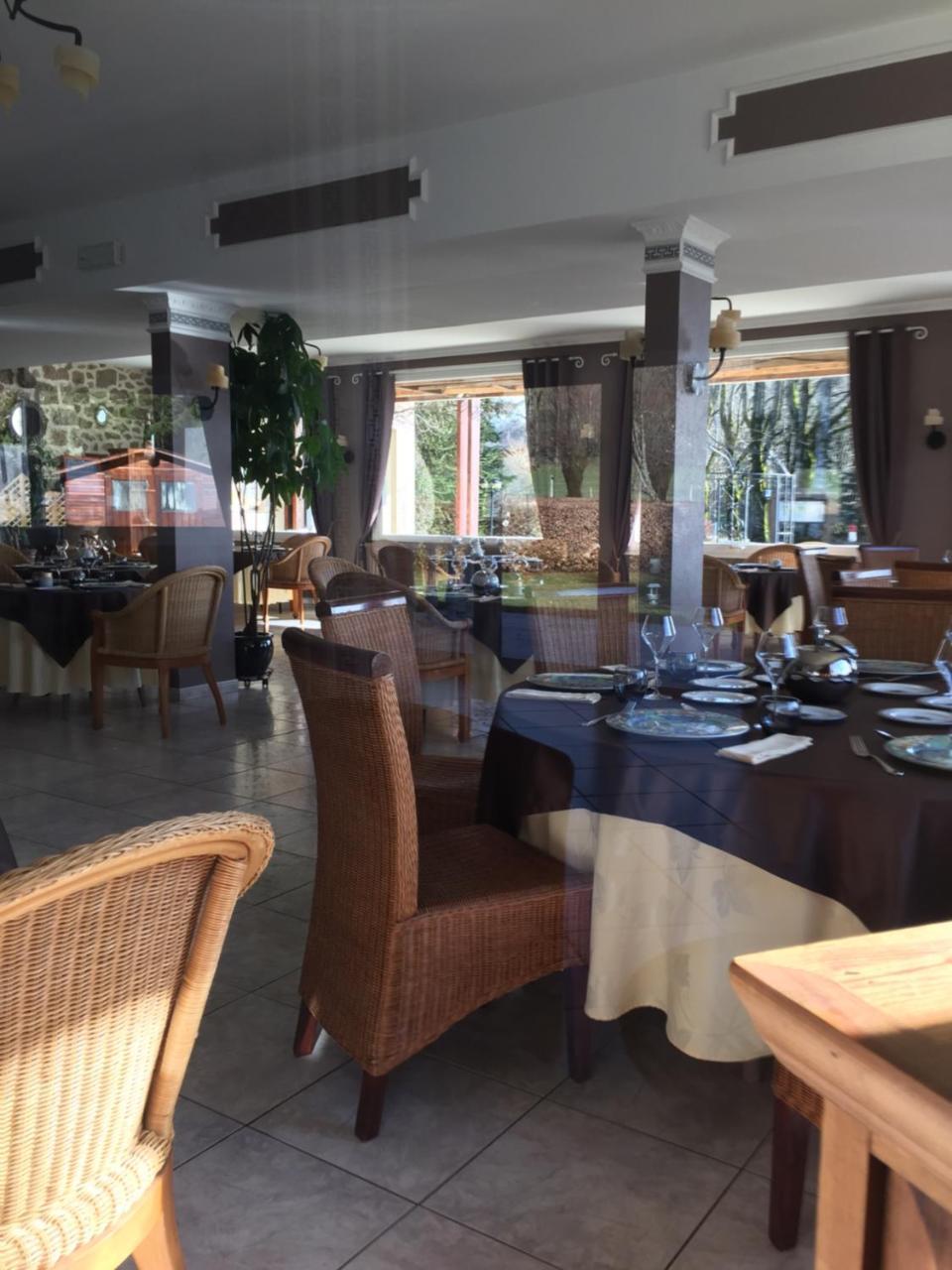Hostellerie Saint Clement Vic-sur-Cère Zewnętrze zdjęcie